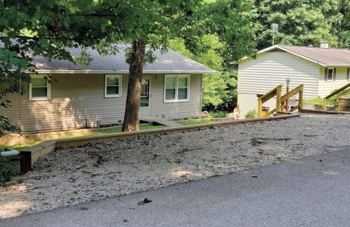 Bloomington House | House Around the Corner