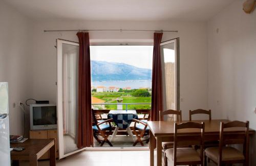 Lumbarda Apartment | House Baglija