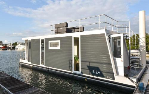 Heugum Boat Rental | House Boat Athene