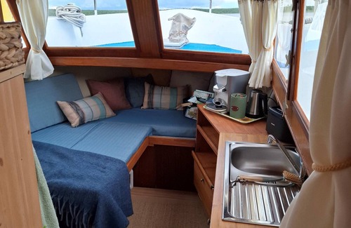 Wesenberg Boat Rental | House Boat 'Helena' with Lake View