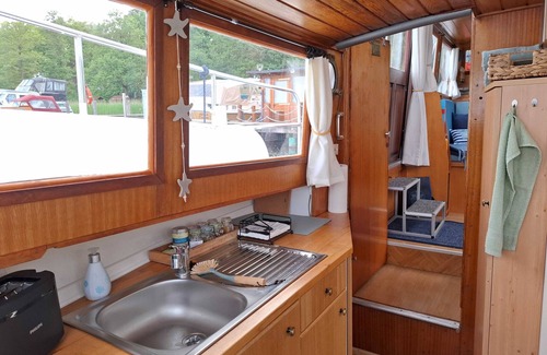 Wesenberg Boat Rental | House Boat 'Helena' with Lake View