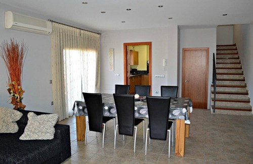 Sant Pere Pescador Ski Chalet | House Bon Relax 1 - A/C, private pool, garden, barbecue, parking. Costa Brava