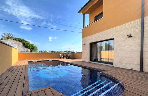 Sant Pere Pescador Ski Chalet | House Bon Relax 1 - A/C, private pool, garden, barbecue, parking. Costa Brava