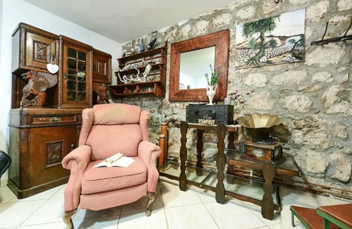 Banj House | House Bongo