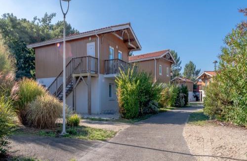 Parentis-en-Born Apartment | House by Lake Biscarrosse with Terrace