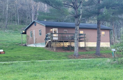 Laings House | House by the creek, in the middle of Wayne national forest