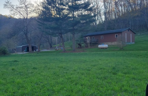 Laings House | House by the creek, in the middle of Wayne national forest