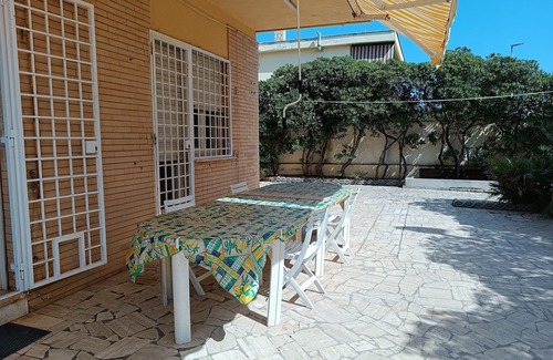 Torvaianica Apartment | House by the sea with large equipped garden
