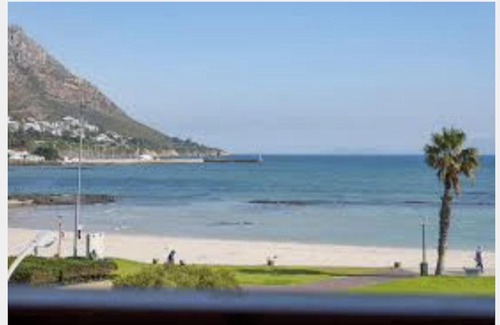 Gordons Bay Central Villa | HOUSE CAPRICE