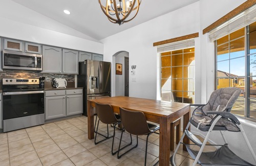 Sunridge Estates House | House + Casita | Heated Spa & Pool | Mini-Golf