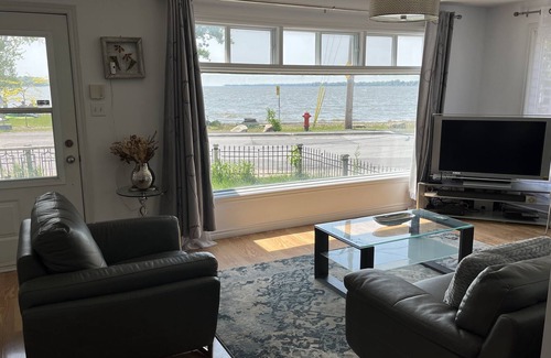 Venise-en-Quebec House | House/Chalet facing the Beach