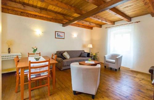 Mali Turini House | House Dean