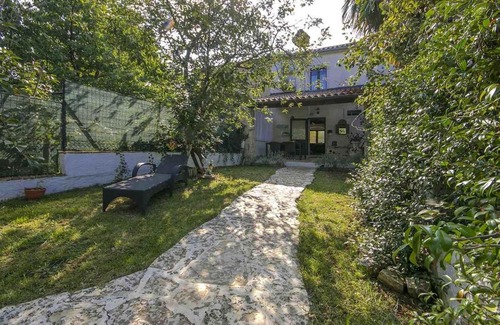 Materada House | House Ester