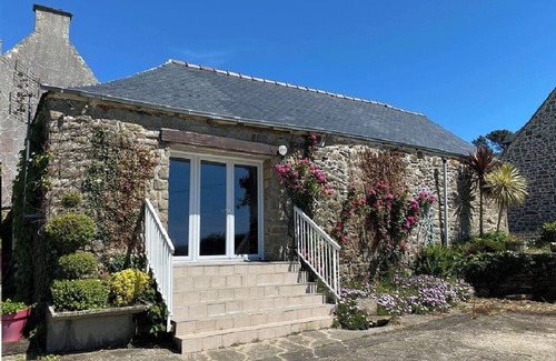 Kerlaz Cottage | House facing the sea