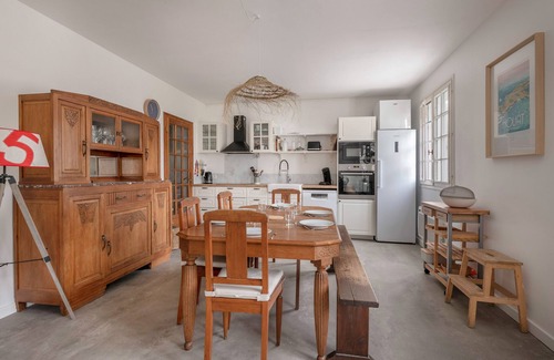 Saint-Jacques Ski Chalet | House for 10 near the beach in Sarzeau