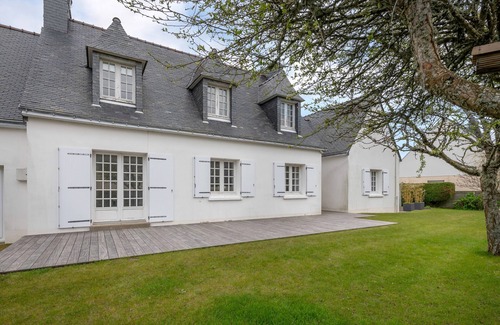 Saint-Jacques Ski Chalet | House for 10 near the beach in Sarzeau