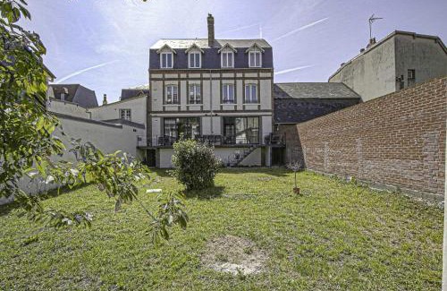 Deauville City Centre House | House for 18 people with cinema Place Morny