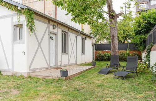 Deauville City Centre House | House for 18 people with cinema Place Morny