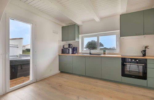 La Bernerie-en-Retz House | House for 8, with jacuzzi 200m from the beach