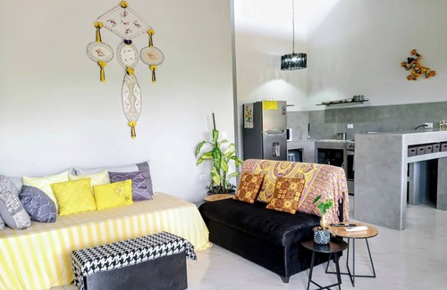 Hatillo House | House for 8 People w/WiFi, AC-5 Mins to Dominical Beach, 30 Mins to N. Park.