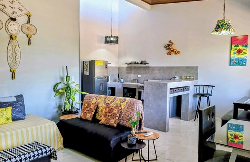 Hatillo House | House for 8 People w/WiFi, AC-5 Mins to Dominical Beach, 30 Mins to N. Park.