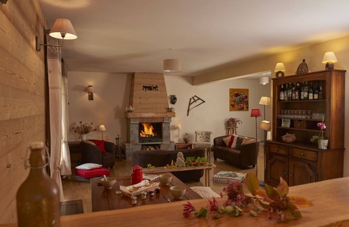 Longefoy Ski Chalet | House for 9-10 people to expose full south on the skiable field of Montalbert
