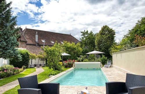 Mesnil-Saint-Pere House | House