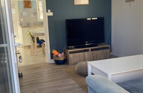 Port-Saint-Louis-du-Rhone Bed & Breakfast | House on Cartel beach 50 meters from the sea