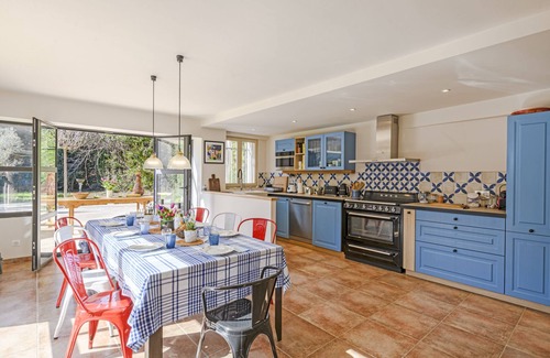 Paradou House | House-Garden view-Ensuite-Family