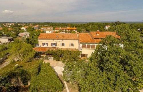 Valtura House | House Helena