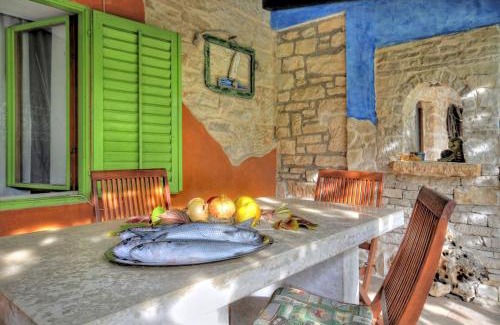 Valtura House | House Helena