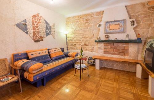 Valtura House | House Helena