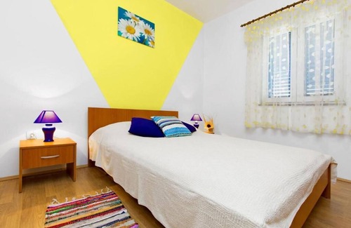 Pirovac House | House Holiday (57521-K1) - Kašić