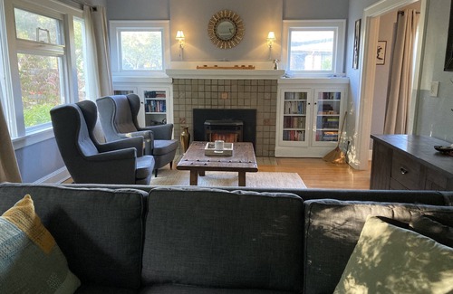 Mann House | House - home office, fireplace, fenced yard, walkable!