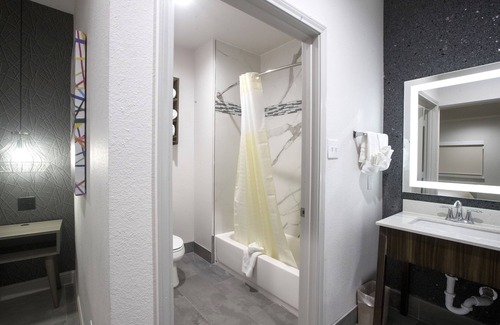 George Bush Park/Eldridge Hotel | House Hotel