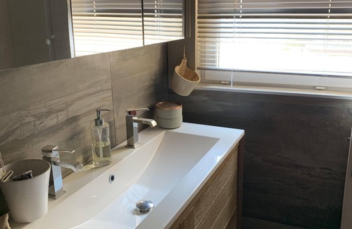 Niolon House | house in cove, sea accessible on foot, Jacuzzi -7 sleeps