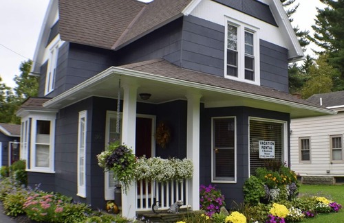 Ellicottville House | House in Ellicottville Village. 1 minute walk to bars, restaurants and shops!