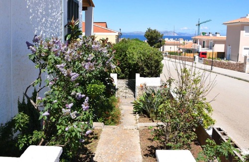 Urbanizacion Mont Ferrutx Ski Chalet | House in a quiet village on the coast.