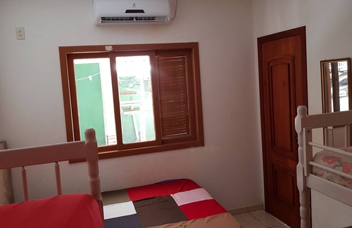 Andorinha House | House in Itapema (Meia-Praia) for up to 18 people with air conditioning and Wi-Fi