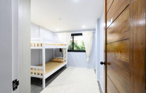 Valenzuela House | House in Makati, Poblacion