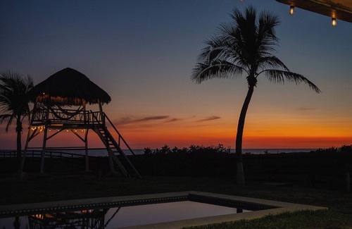 San Pedro Mixtepec House | House in Puerto Escondido, Playa Palmarito: 3 bedrooms 3 bathrooms, pool and garden