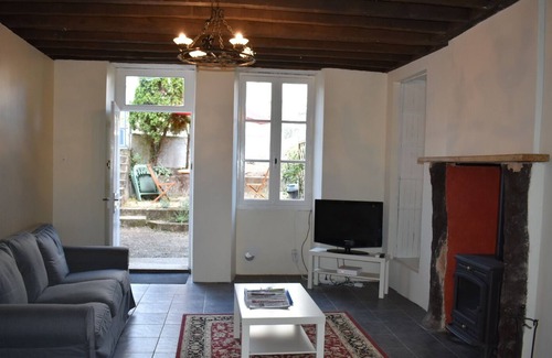 Cheniers House | House in quiet village
