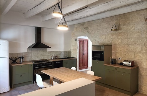 Aigues-Mortes Medieval City House | House in the heart of the ramparts of Aigues-Mortes