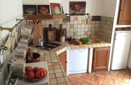 Pierrevert House | House in the Luberon, Provence, hiking, pool, views and privacy; near golf