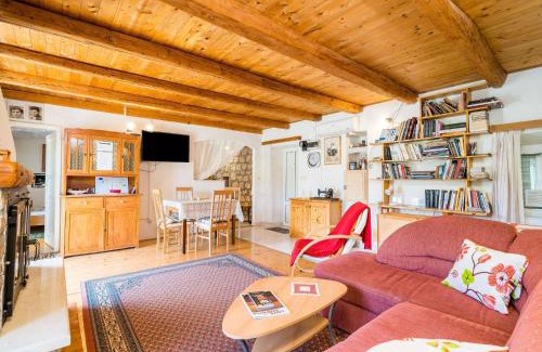 urinici House | House Ko an-Four Bedroom Villa with Terrace and Swimming Pool