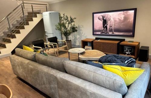 Stellenbosch Central House | House La Gratitude - secure parking