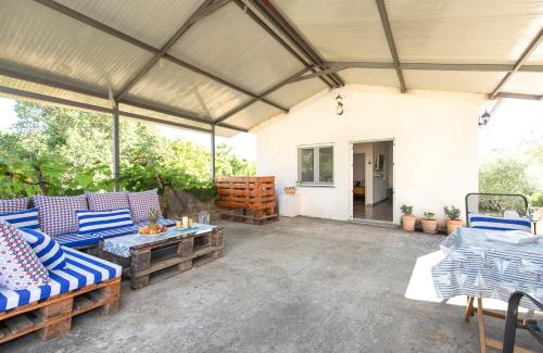 Risika House | House Lora