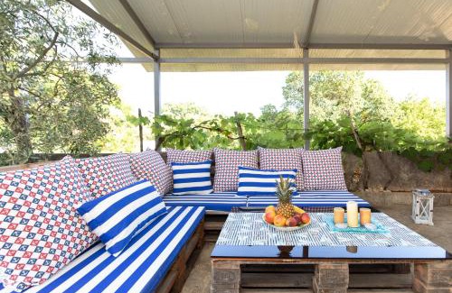 Risika House | House Lora