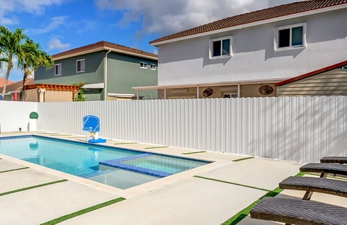 Tamiami House | House Miami/Game Room/HeatedPool &Jacuzzi/16Sleeps