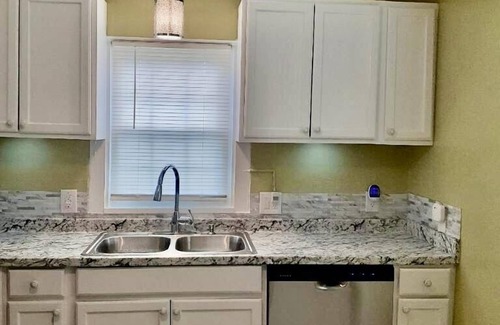 Union City House | House ~ Near Airport “ATL”. Weekly & Monthly Discounts! Free WiFi & Parking!